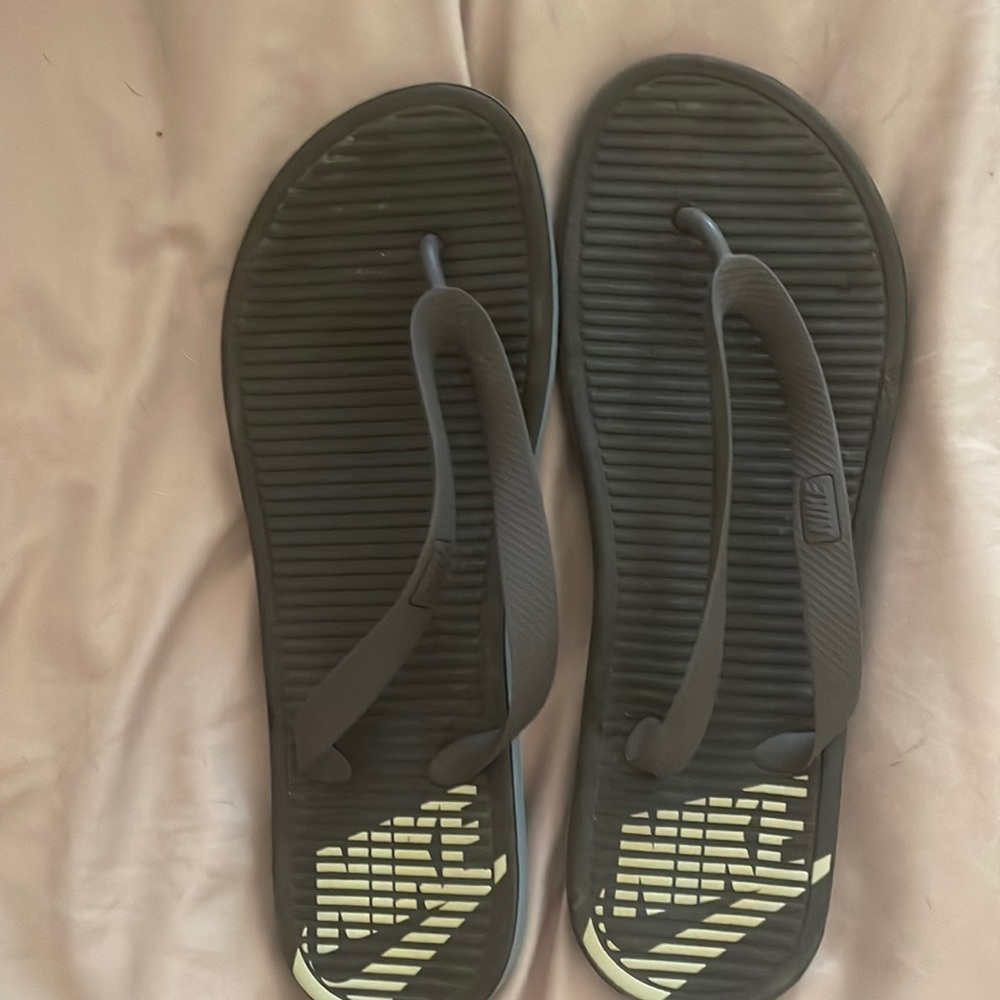 Nike Men’s flip flop sandal